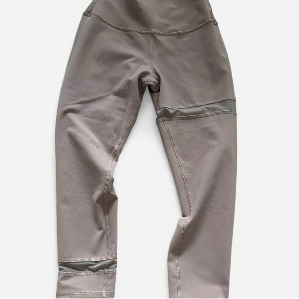 Alo Yoga High-Waist Leggings – Light pink/purple